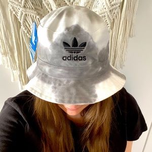 Adidas 90’s Tie Dye Bucket Hat ✨New w/ Tags✨